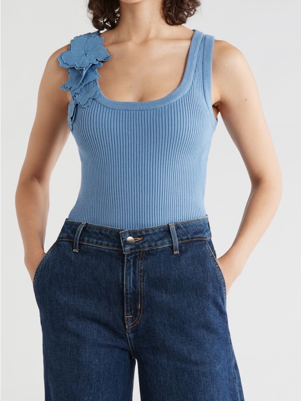 T Tahari Blue Floral Appliqué Ribbed Tank Top